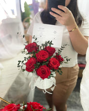 Load image into Gallery viewer, Flower Box Style To You (Premium Kenya Red Roses)