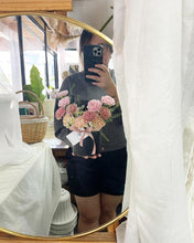 Load image into Gallery viewer, Flower HatBox Style To You (Columbian Carnations-12Stalks)