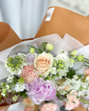 Load image into Gallery viewer, Prestige Wrap Garden Style To You (Premium & Seasonal Flowers Series)