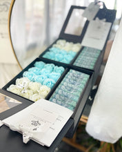 Load image into Gallery viewer, Everlasting Soap Flowers Box (Cash RM 50 x 10pcs Giftbox With Bluish Tone)