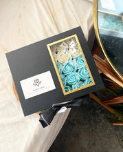 Load image into Gallery viewer, Everlasting Soap Flowers Box (Cash RM 50 x 10pcs Giftbox With Bluish Tone)