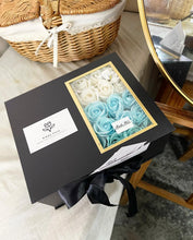 Load image into Gallery viewer, Everlasting Soap Flowers Box (Cash RM 100 x 10pcs Giftbox With Blusish Tone)
