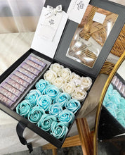 Load image into Gallery viewer, Everlasting Soap Flowers Box (Cash RM 100 x 10pcs Giftbox With Blusish Tone)