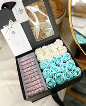 Load image into Gallery viewer, Everlasting Soap Flowers Box (Cash RM 100 x 10pcs Giftbox With Blusish Tone)