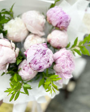 Load image into Gallery viewer, Prestige Bouquet To You (Peonies Style Wrap To You)