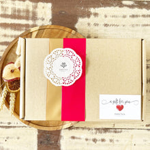 Load image into Gallery viewer, Fruity Gift Box To You ( Red Apples, Red Grapes, Blueberry, Strawberry)