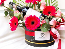 Load image into Gallery viewer, Gift Flower Box To You (Daisy, Roses and Filers Design)