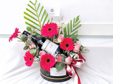 Load image into Gallery viewer, Gift Flower Box To You (Daisy, Roses and Filers Design)