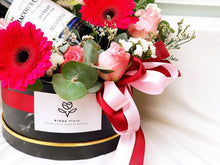Load image into Gallery viewer, Gift Flower Box To You (Daisy, Roses and Filers Design)