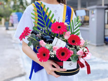 Load image into Gallery viewer, Gift Flower Box To You (Daisy, Roses and Filers Design)