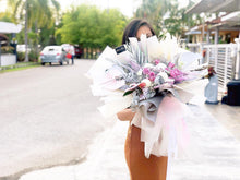 Load image into Gallery viewer, Prestige XL Bouquet To You (Garden Roses, Roses, Ping Ping, Anthurium, Pampas, Monstera, Palm & Assorted Dried Flowers)