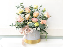 Load image into Gallery viewer, Flower Box To You (Eustoma, Eucalyptus, Statice, Casphia)