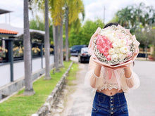 Load image into Gallery viewer, Prestige XL Bouquet To You Round Ombré Pink White 33 Roses