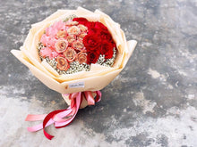 Load image into Gallery viewer, Prestige XL Bouquet To You Round Ombré Pink Warm Red 33 Roses