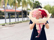 Load image into Gallery viewer, Prestige XL Bouquet To You Round Ombré Pink Warm Red 33 Roses