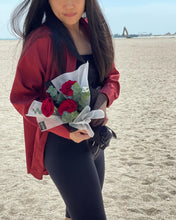 Load image into Gallery viewer, Prestige Bouquet To You - Kenya Red Roses Guni Black Design