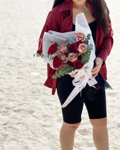 Load image into Gallery viewer, Prestige Bouquet To You - Mix Kenya Red & Cappucino  Guni Black Design