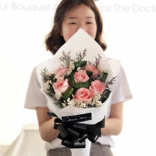 Load image into Gallery viewer, Prestige Bouquet To You (Roses, Pandanus, Ststice, Casphia)