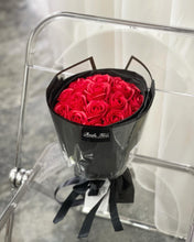 Load image into Gallery viewer, RUSSIAN WRAP Everlasting Soap Roses Bouquet To You - Russian Style 18 Red Roses