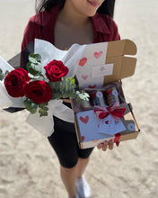 Load image into Gallery viewer, Prestige Bouquet To You - Kenya Red Roses Guni Black Design