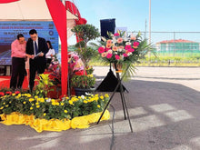 Load image into Gallery viewer, Congratulatory Flower Stand To You