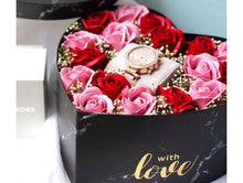 Load image into Gallery viewer, Everlasting Box (Roses, Baby Breathe)