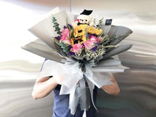 Load image into Gallery viewer, Prestige Wrap To You - Sunflower, Roses, Statice, Bany Breath, Eucalyptus, Bear Grass Erasmus Darwin