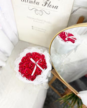 Load image into Gallery viewer, Round Lace Everlasting Soap Roses Bouquet To You - White Lace 18 Red Roses