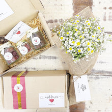 Load image into Gallery viewer, Premium Signature Bouquet To You : Chamomile & Baby Breath