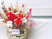 Load image into Gallery viewer, Preserved Flowers Vase To You (3 Roses + Hydrangea Design Red Gold)