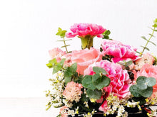 Load image into Gallery viewer, Cake Style Flower Money Box To You (Pink Mixture Flower In Black Box Design)