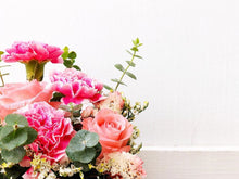 Load image into Gallery viewer, Cake Style Flower Money Box To You (Pink Mixture Flower In Black Box Design)