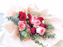 Load image into Gallery viewer, Prestige Wrap Roses To You (Red Pink Roses Pink Wrap)