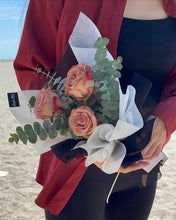Load image into Gallery viewer, Prestige Bouquet To You - Kenya Cappucino  Guni Black Design