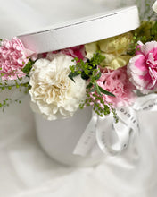 Load image into Gallery viewer, Signature Hatbox Flowers To You (Fresh Pretty Pastel Design)