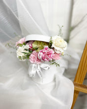 Load image into Gallery viewer, Signature Hatbox Flowers To You (Fresh Pretty Pastel Design)