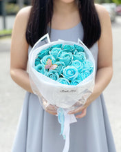 Load image into Gallery viewer, Everlasting Soap Flower Bouquet To You -18 Ombre Blue Turquoise