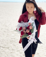 Load image into Gallery viewer, Prestige Bouquet To You - Mix Kenya Red & Cappucino  Guni Black Design