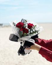 Load image into Gallery viewer, Prestige Bouquet To You - Kenya Red Roses Guni Black Design
