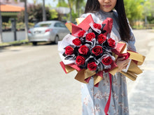 Load image into Gallery viewer, Everlasting Soap Flower Bouquet To You -12 Roses (Red)