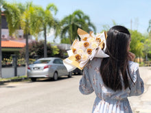 Load image into Gallery viewer, Everlasting Soap Flower Bouquet To You -12 Roses (Gold Champange)