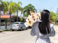 Load image into Gallery viewer, Everlasting Soap Flower Bouquet To You -12 Roses (Gold Champange)