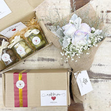 Load image into Gallery viewer, Premium Signature Bouquet To You (Sweet Aurora Roses Silver Leaf Design)