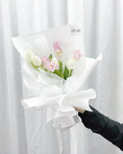Load image into Gallery viewer, Prestige Bouquet To You (Tulip White Pink Series-8 Stalks White Pink Style Wrap Design)