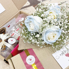 Load image into Gallery viewer, Signature Bouquet To You (Roses Blue White Baby Breath Design)