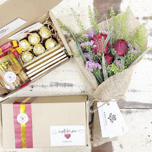 Load image into Gallery viewer, Premium Signature Bouquet To You (Red Roses Thalapsi Design)