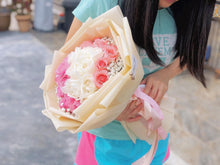 Load image into Gallery viewer, Prestige XL Bouquet To You Round Ombré Pink White 33 Roses