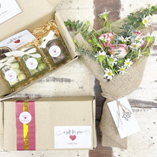 Load image into Gallery viewer, Premium Signature Bouquet To You (Roses Cappucino Hana White Design)