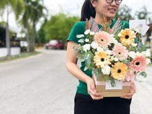 Load image into Gallery viewer, Flower Box To You (Daisy Warm Pastel Mix Design)