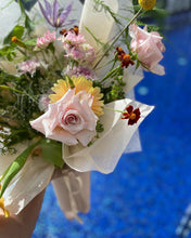 Load image into Gallery viewer, Premium Prestige Bouquet To You (Dahlia, Marigold, Eustoma, Craspedia, Autumn Leave, Design)( Standard Size)